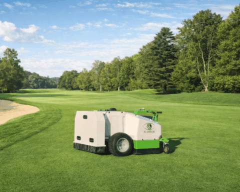 Sportee sur un golf en Allemagne