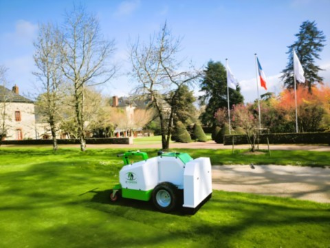 Sportee used on a golf courses